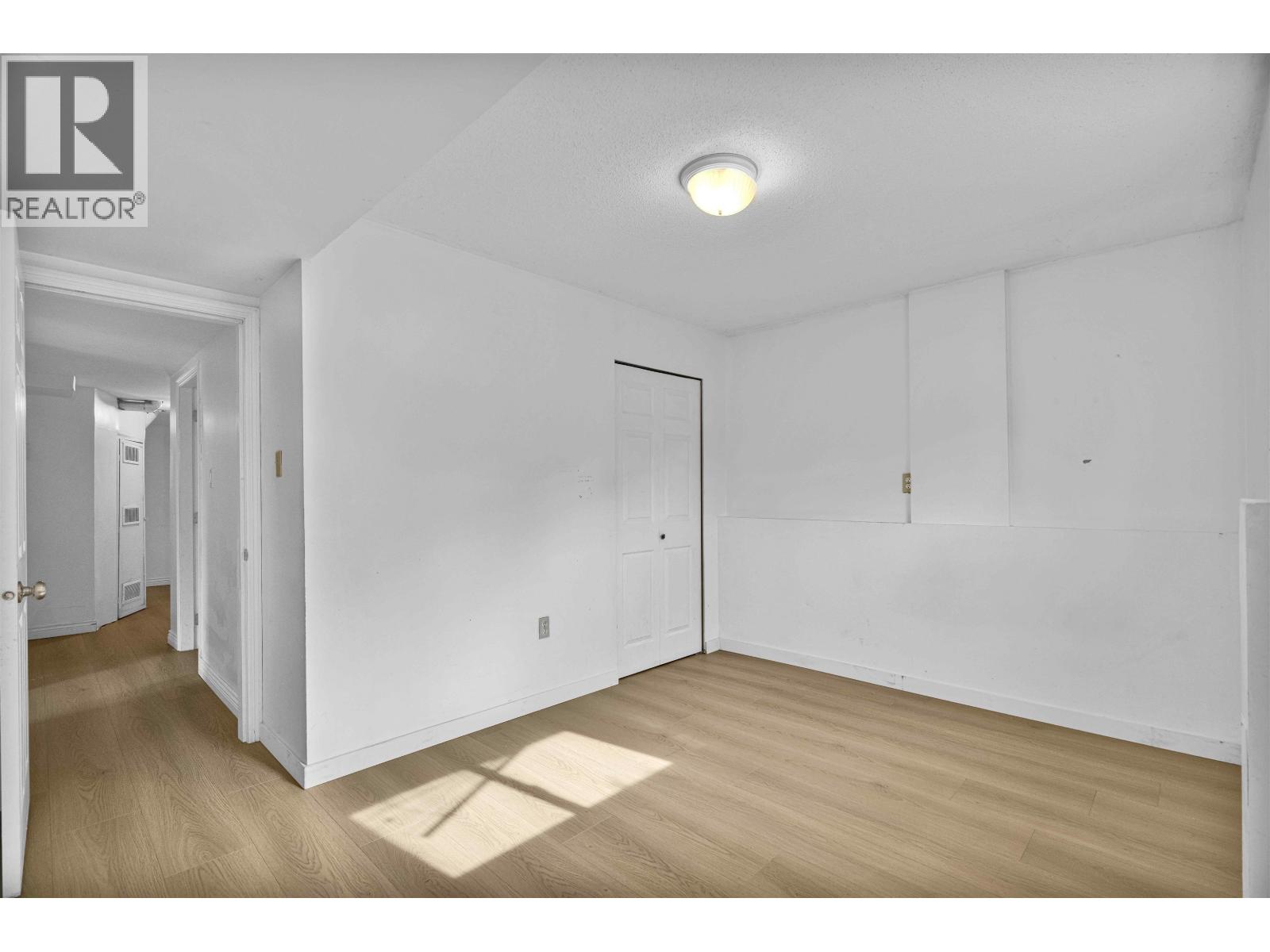 1020 E King Edward Avenue Property Photo 31