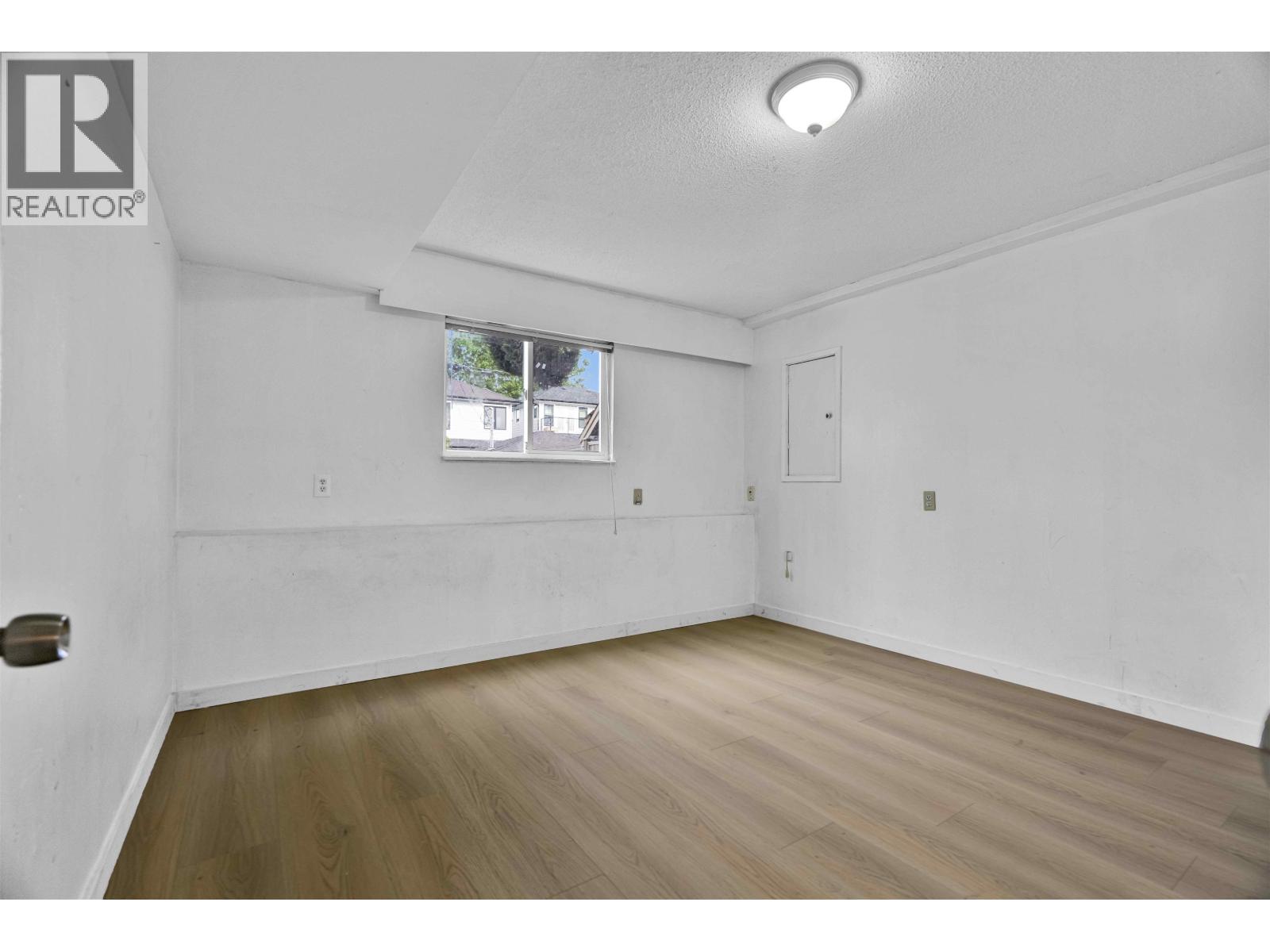 1020 E King Edward Avenue Property Photo 32