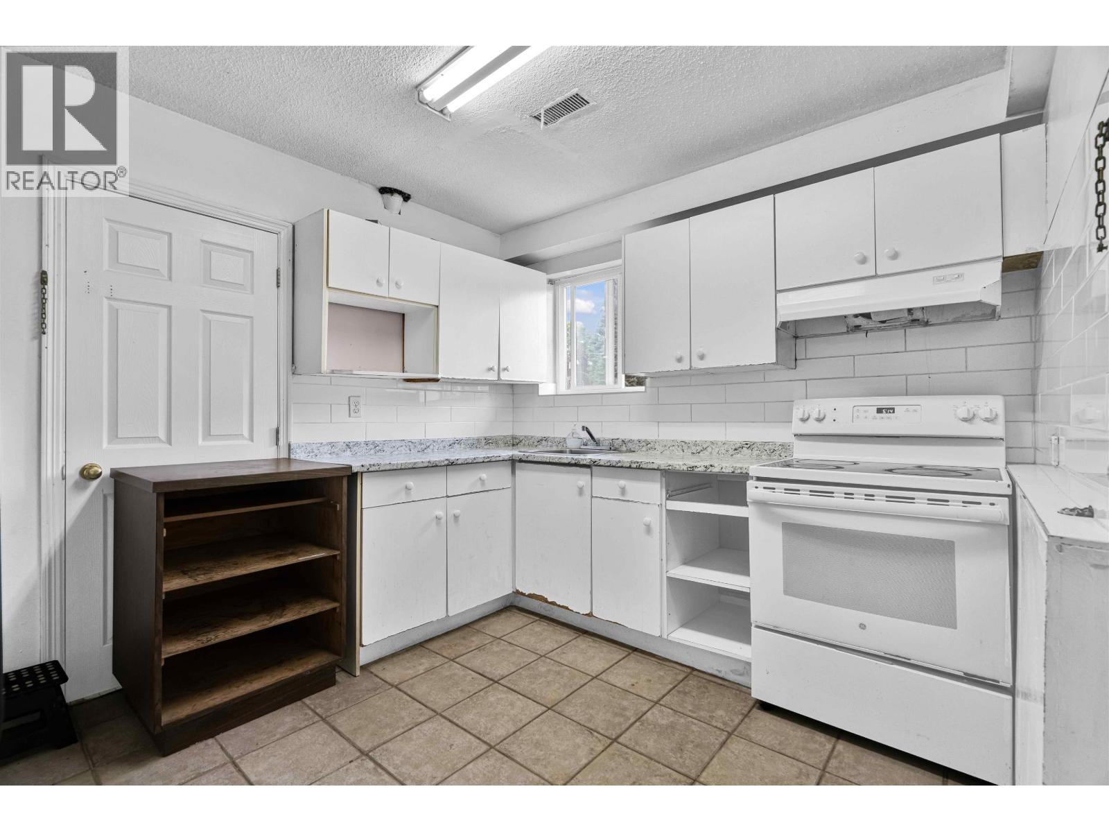 1020 E King Edward Avenue Property Photo 33