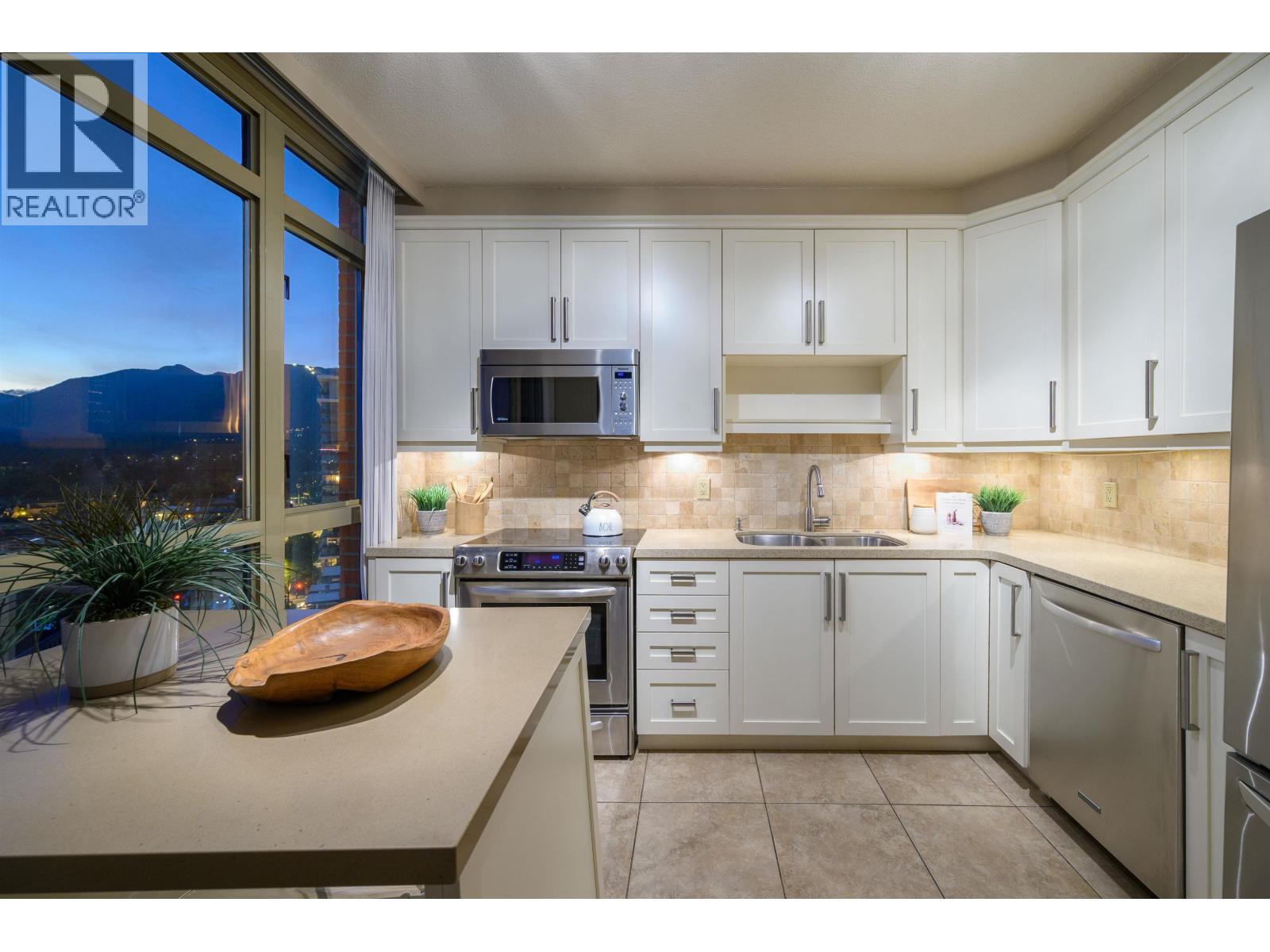 1505 160 W Keith Road Property Photo 6