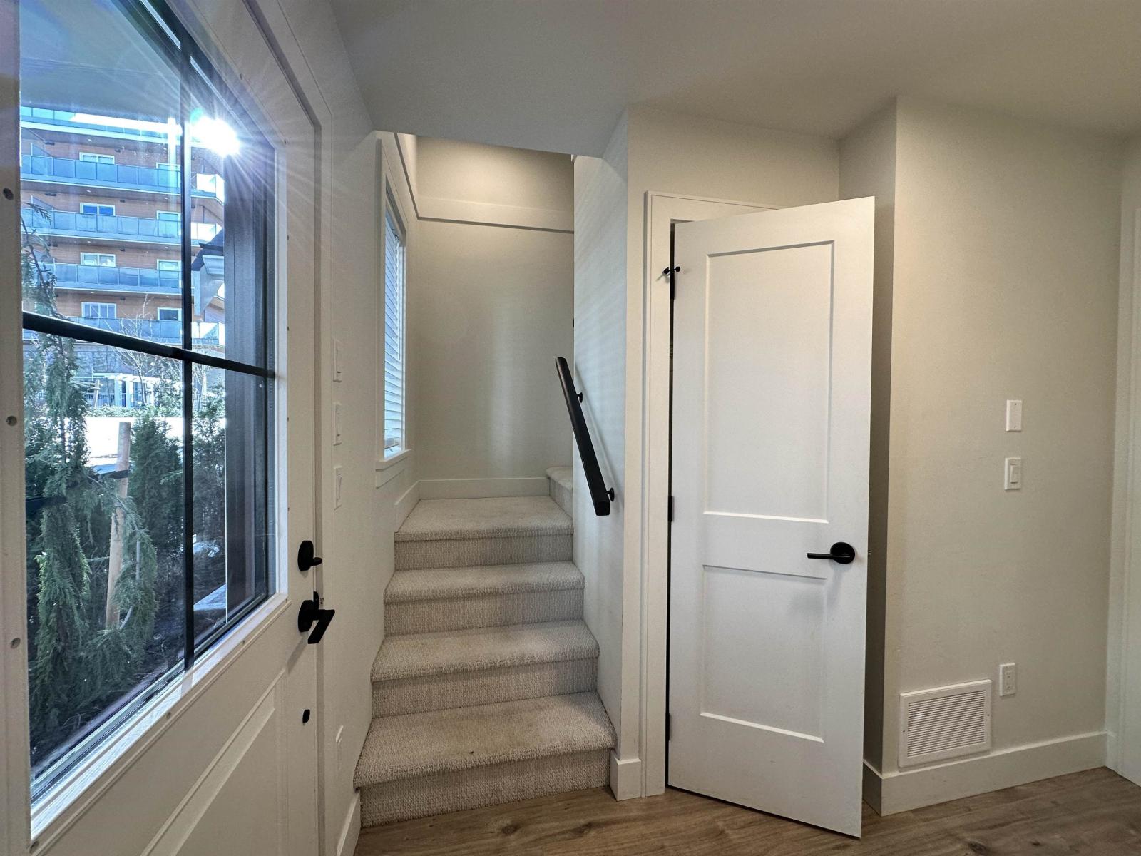 12 20189 84 Avenue Property Photo 2
