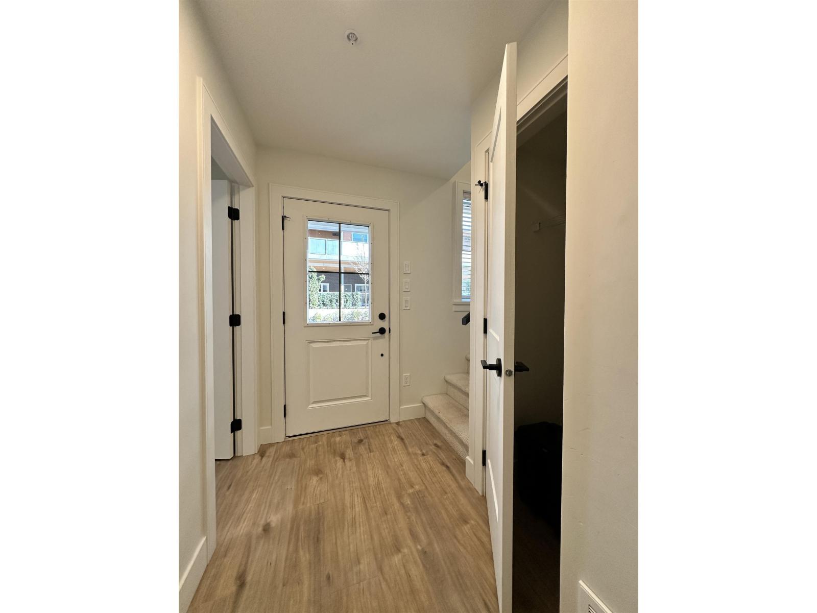 12 20189 84 Avenue Property Photo 4