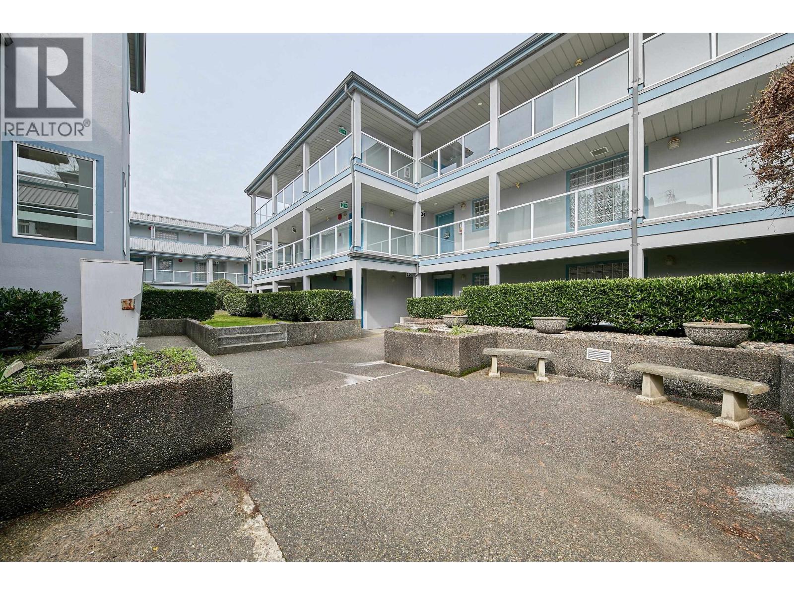 405 11519 Burnett Street Property Photo 2