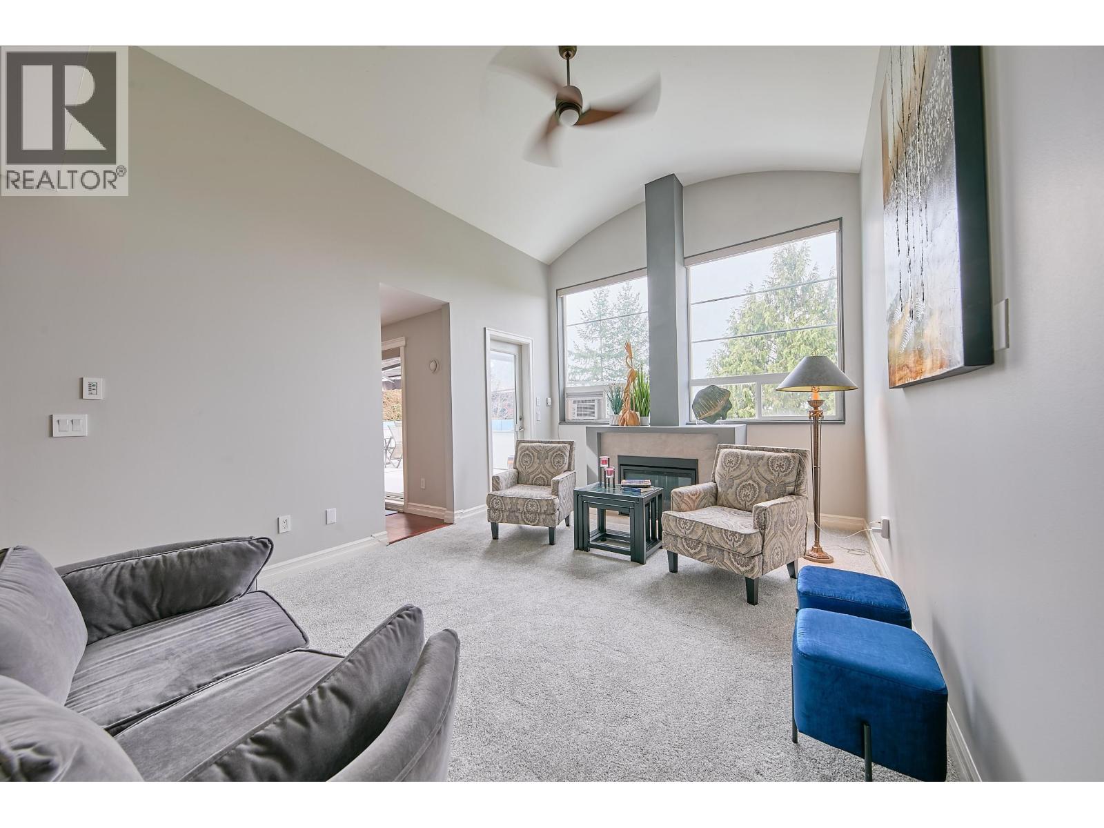 405 11519 Burnett Street Property Photo 5