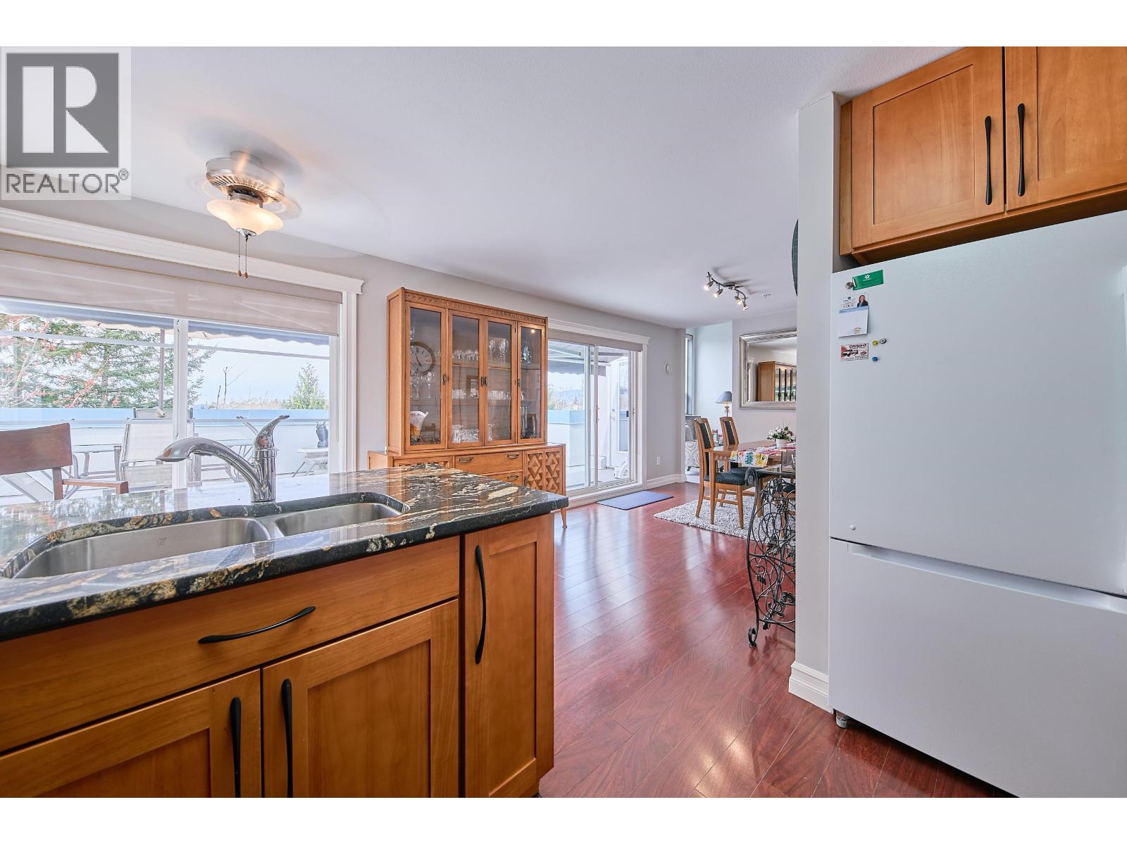 405 11519 Burnett Street Property Photo 9