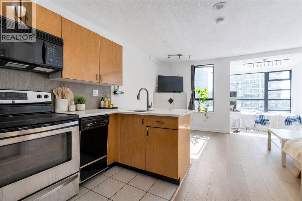 805 939 HOMER STREET Property Photo 1