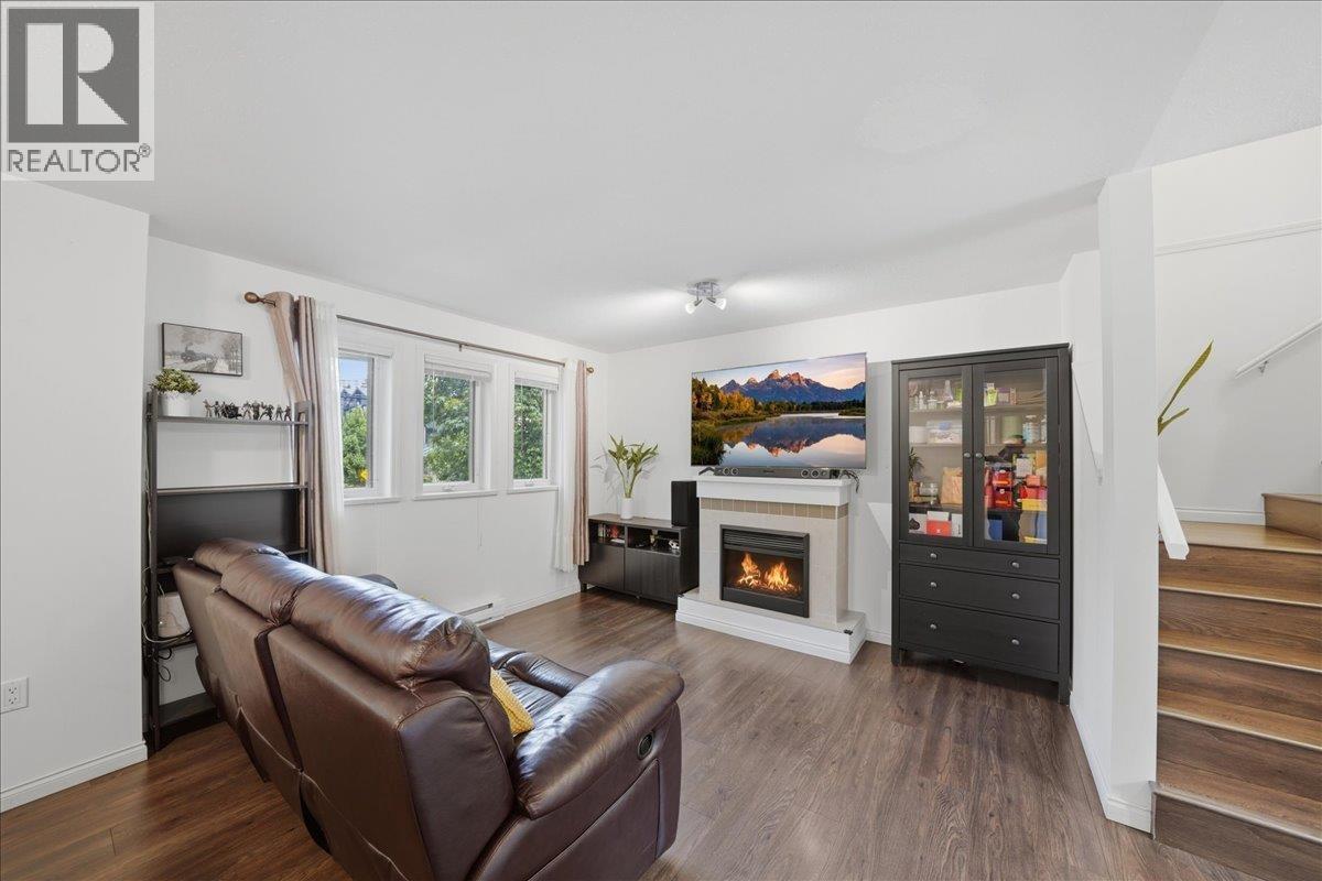 1 7128 17th Avenue Property Photo 23