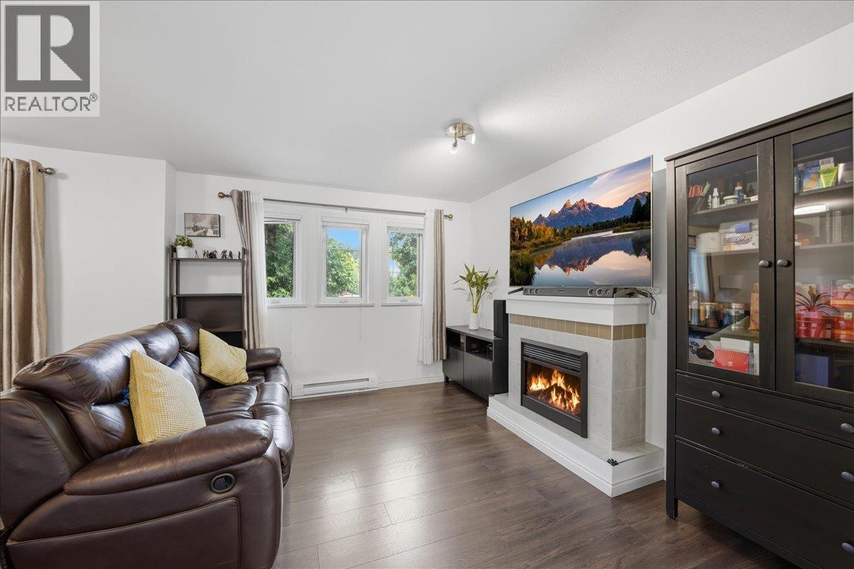 1 7128 17th Avenue Property Photo 24