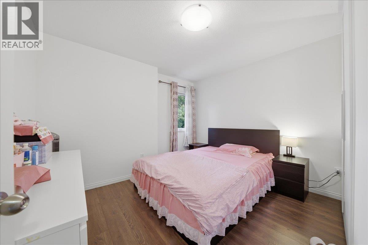 1 7128 17th Avenue Property Photo 31