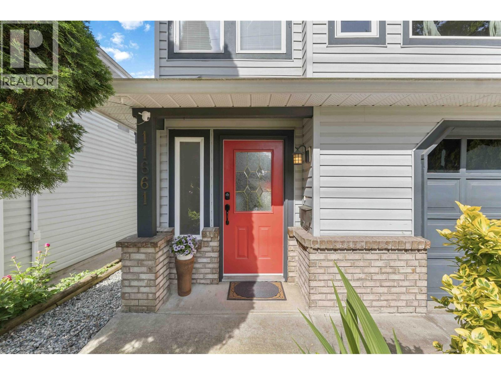 11661 207 Street Property Photo 3