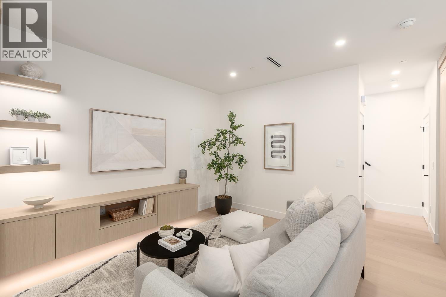 1 3633 Turner Street Property Photo 2