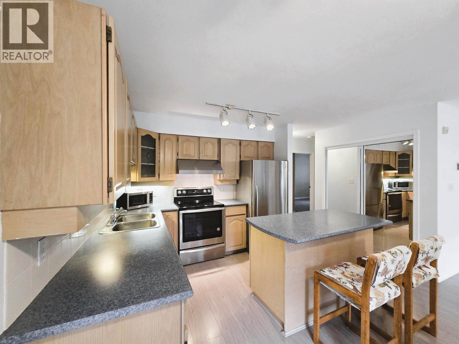 101 5565 Barker Avenue Property Photo 5