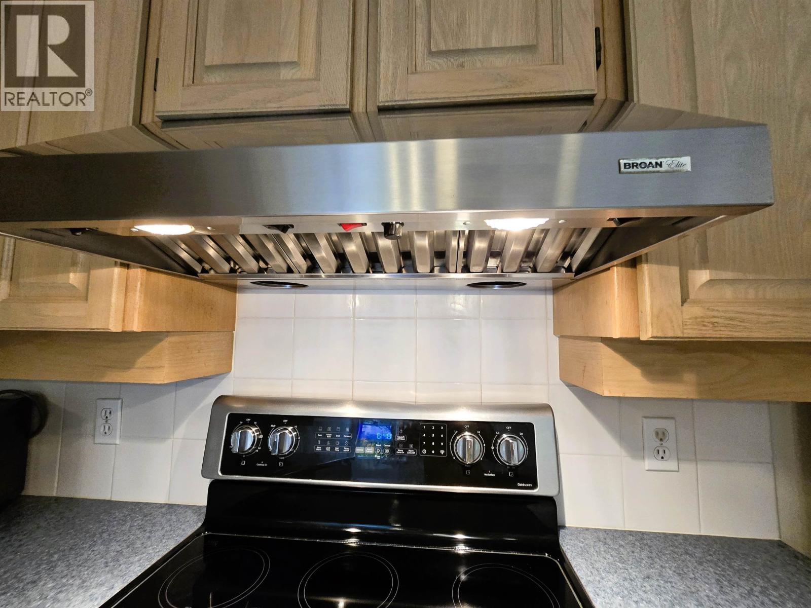 101 5565 Barker Avenue Property Photo 6