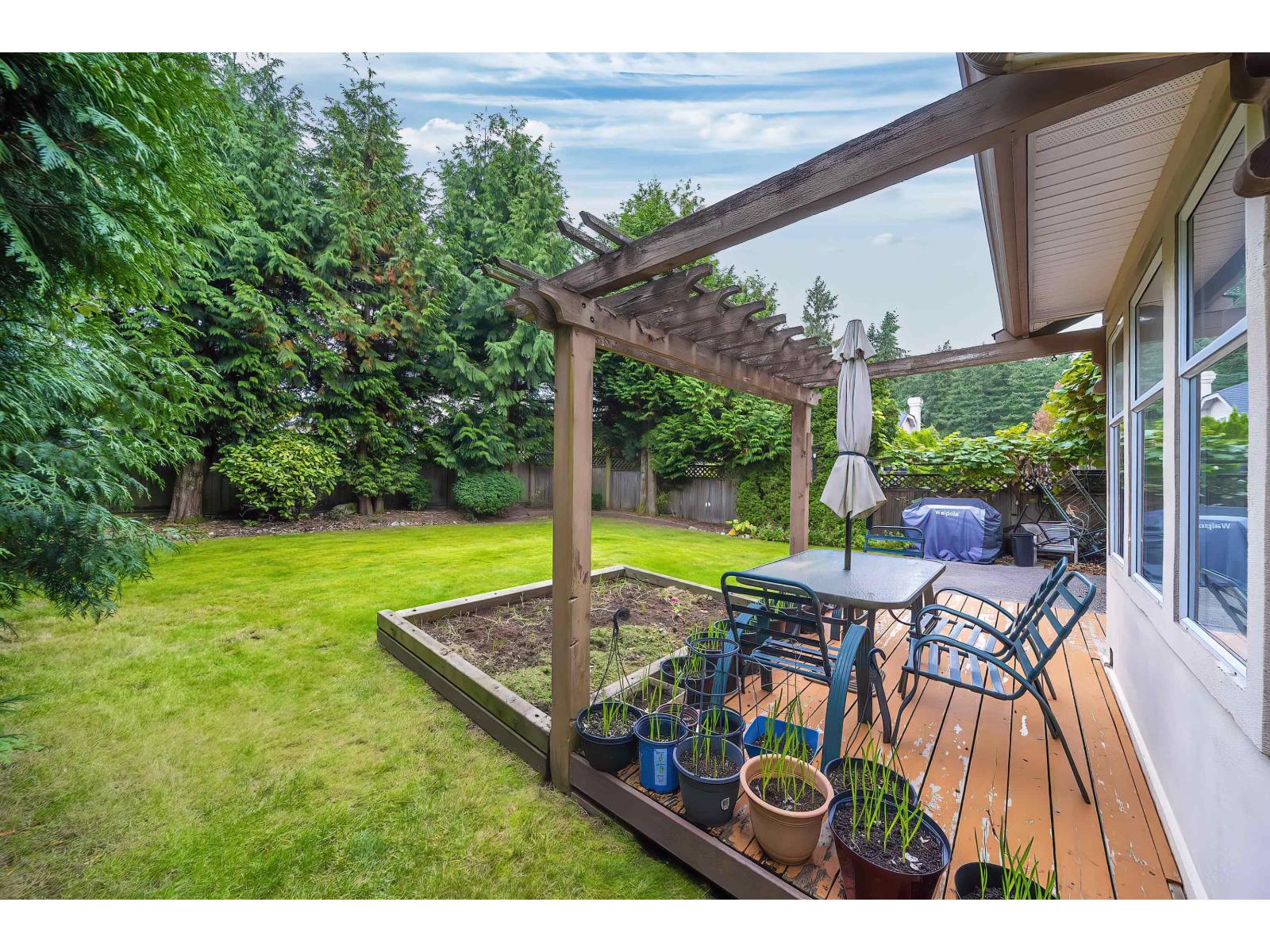14872 25a Avenue Property Photo 6