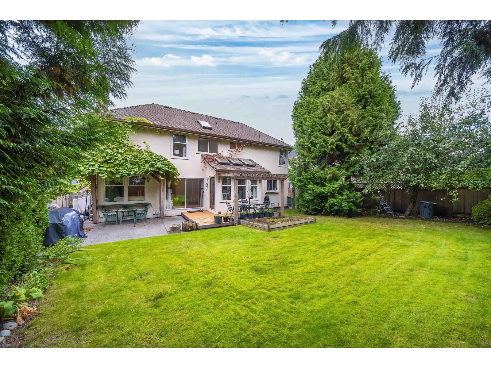 14872 25a Avenue Property Photo 9