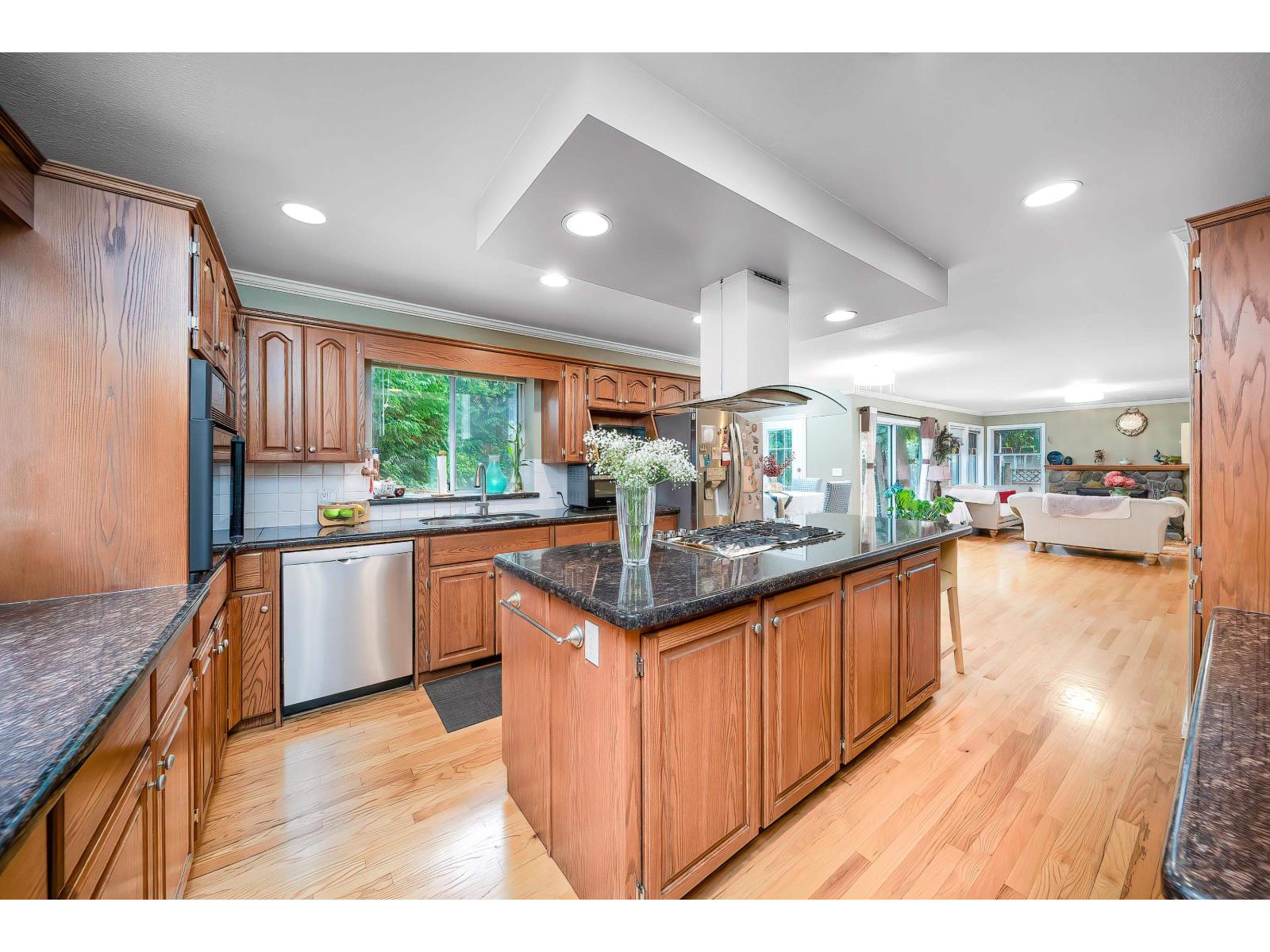14872 25a Avenue Property Photo 28