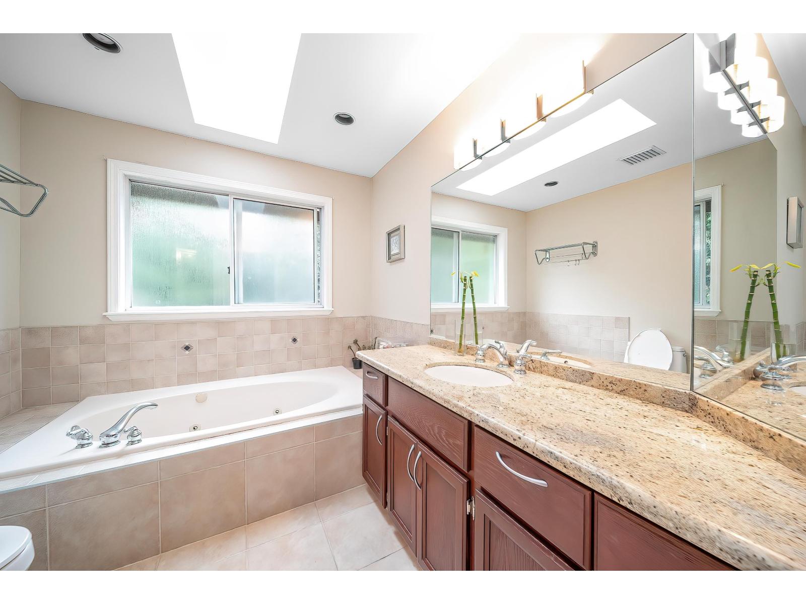 14872 25a Avenue Property Photo 36