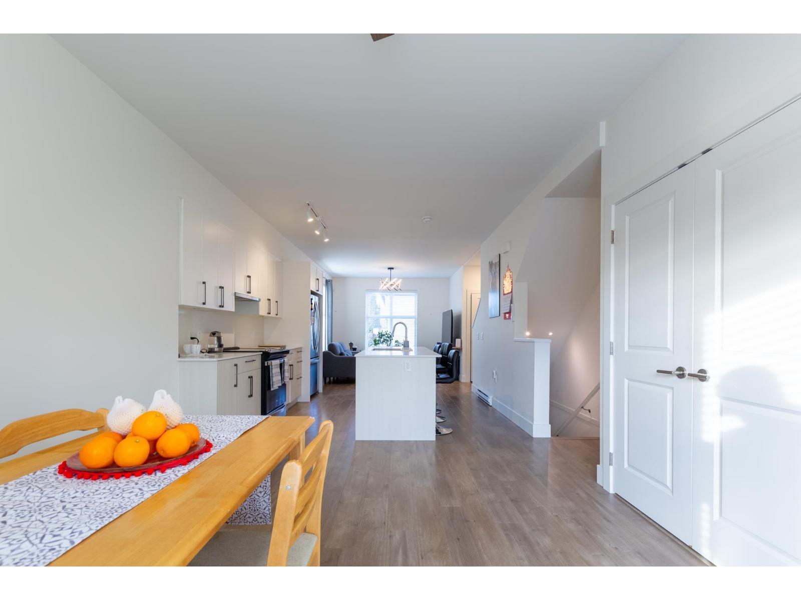 704 2267 Mckenzie Road Property Photo 8