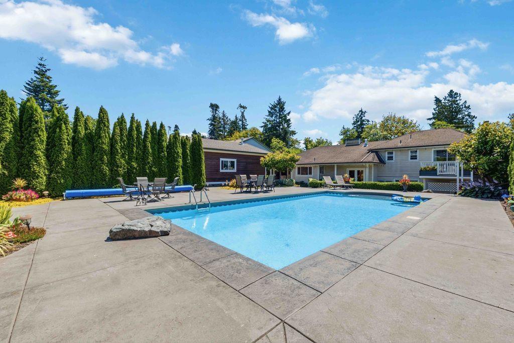 16127 8 Avenue Property Photo 1