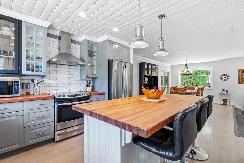 16127 8 Avenue Property Photo 1