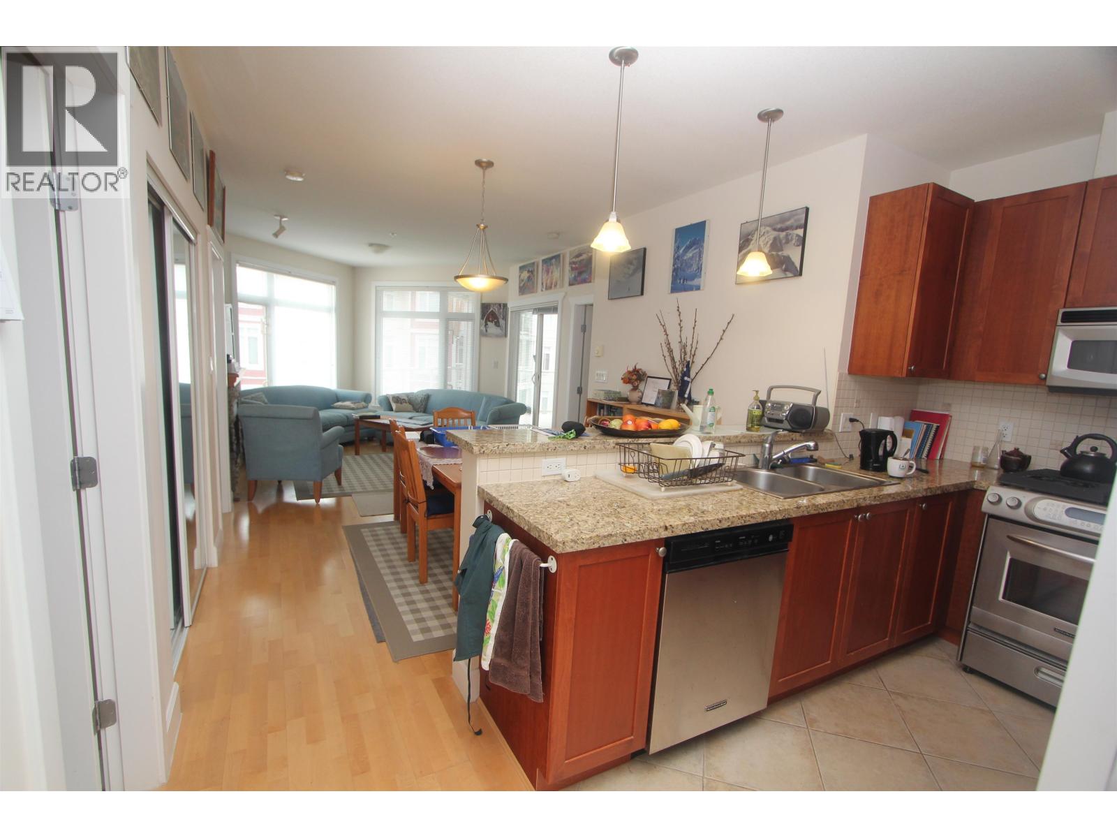 311 4211 Bayview Street Property Photo 9