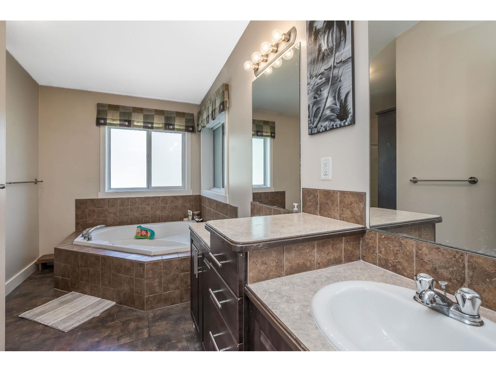 24548 21b Avenue Property Photo 21