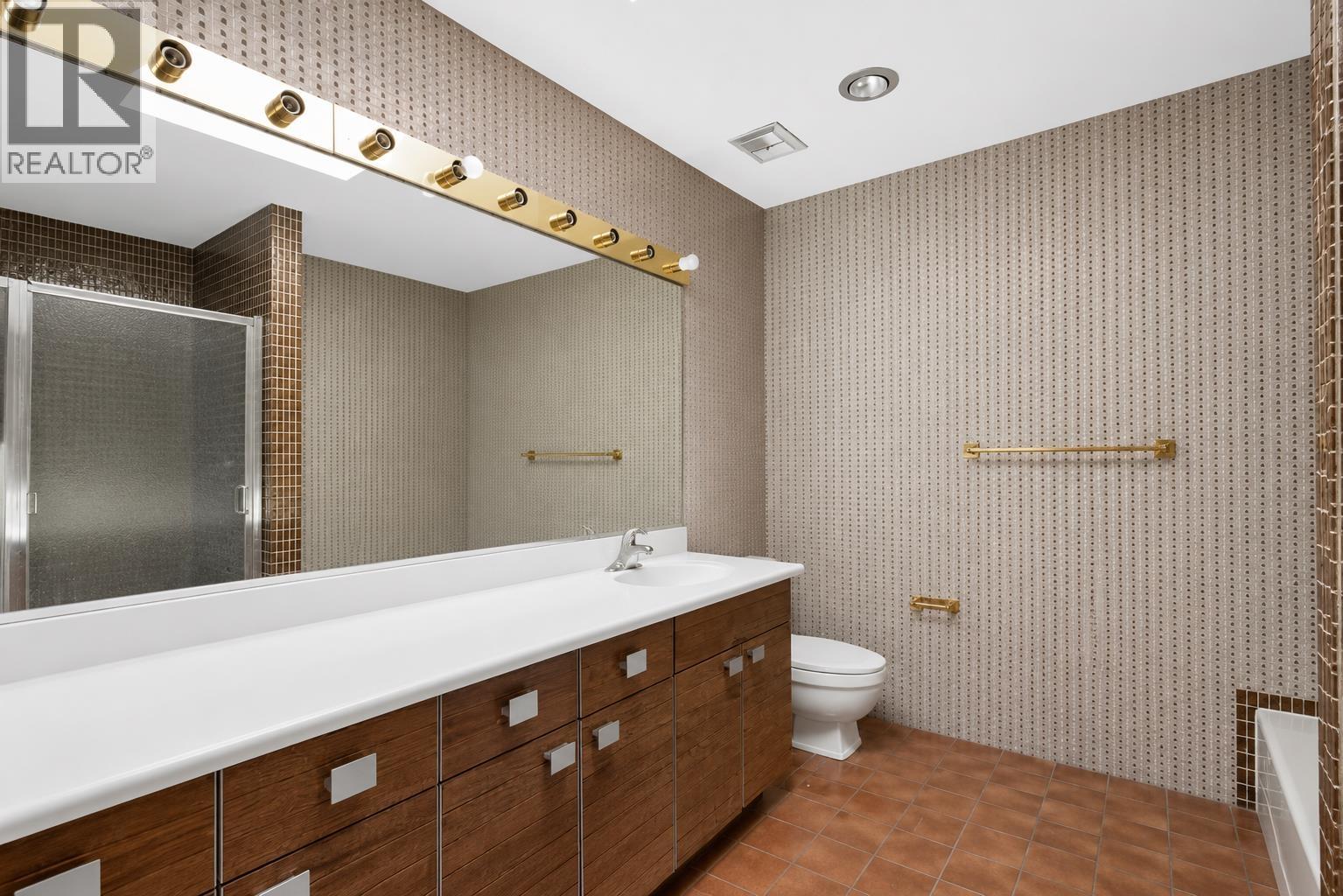 406 Greensboro Place Property Photo 10