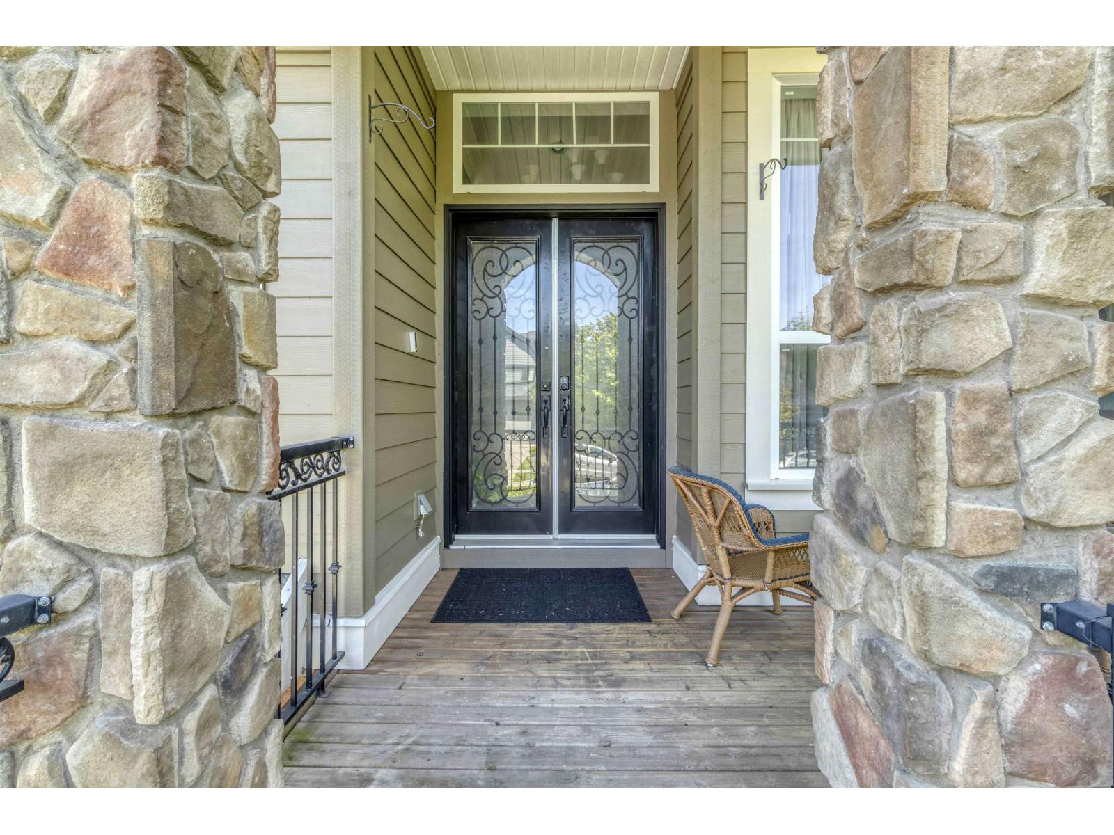 14706 63 Avenue Property Photo 4