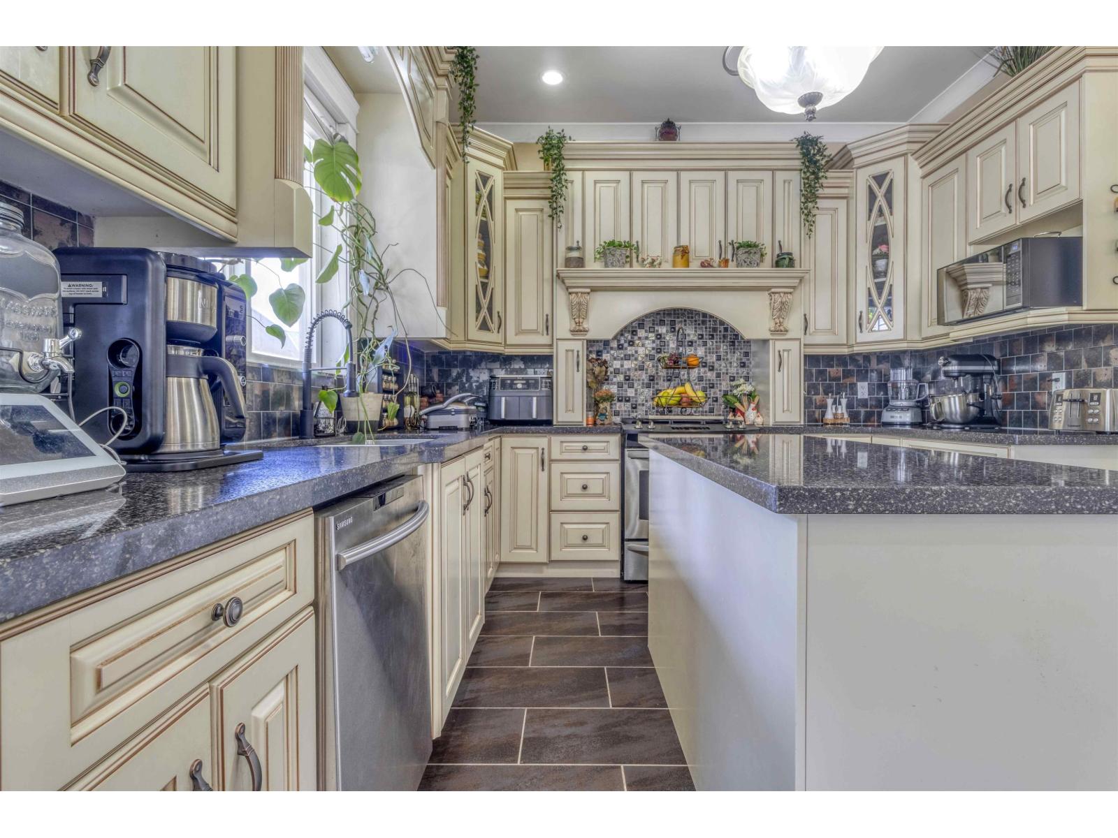 14706 63 Avenue Property Photo 19