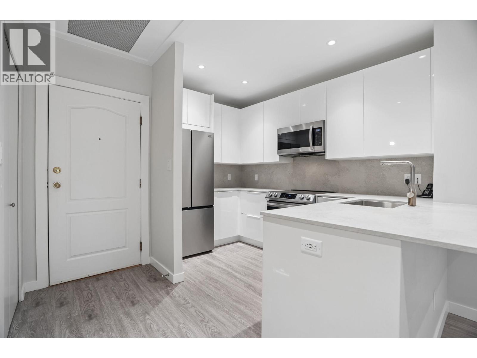 410 1177 Hornby Street Property Photo 8