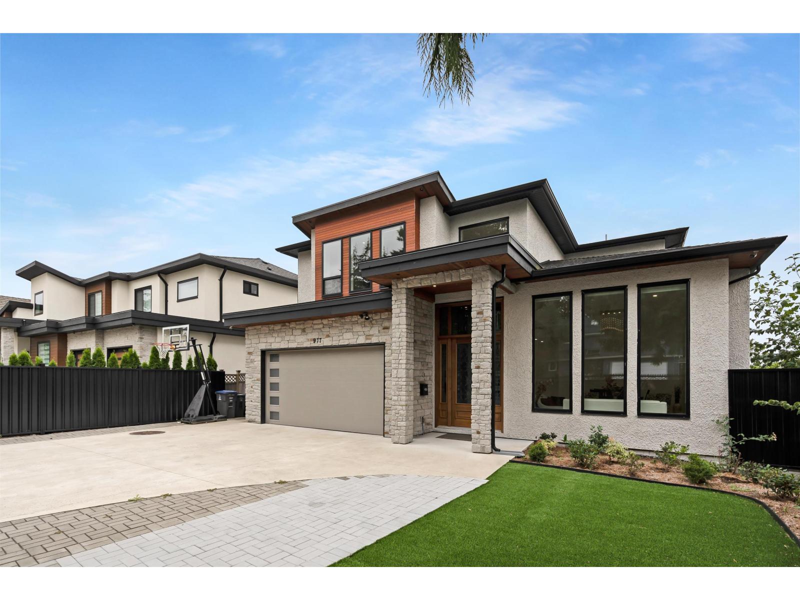 977 164 Street Property Photo 1