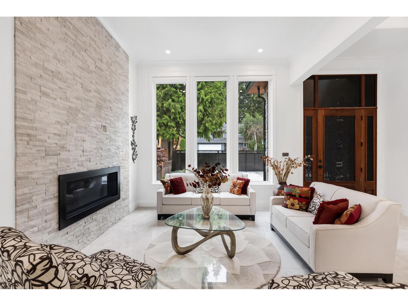977 164 Street Property Photo 3