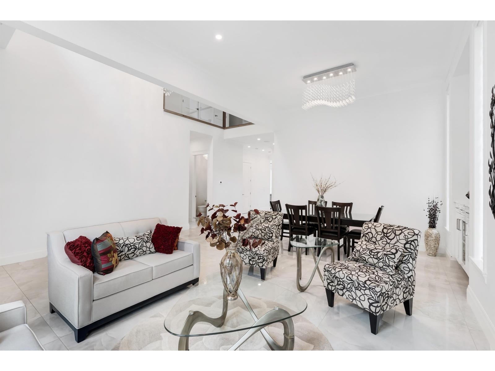 977 164 Street Property Photo 4