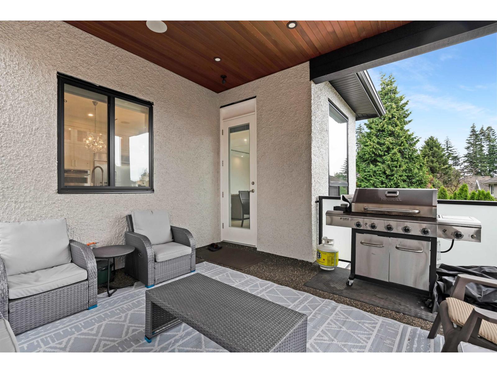 977 164 Street Property Photo 16
