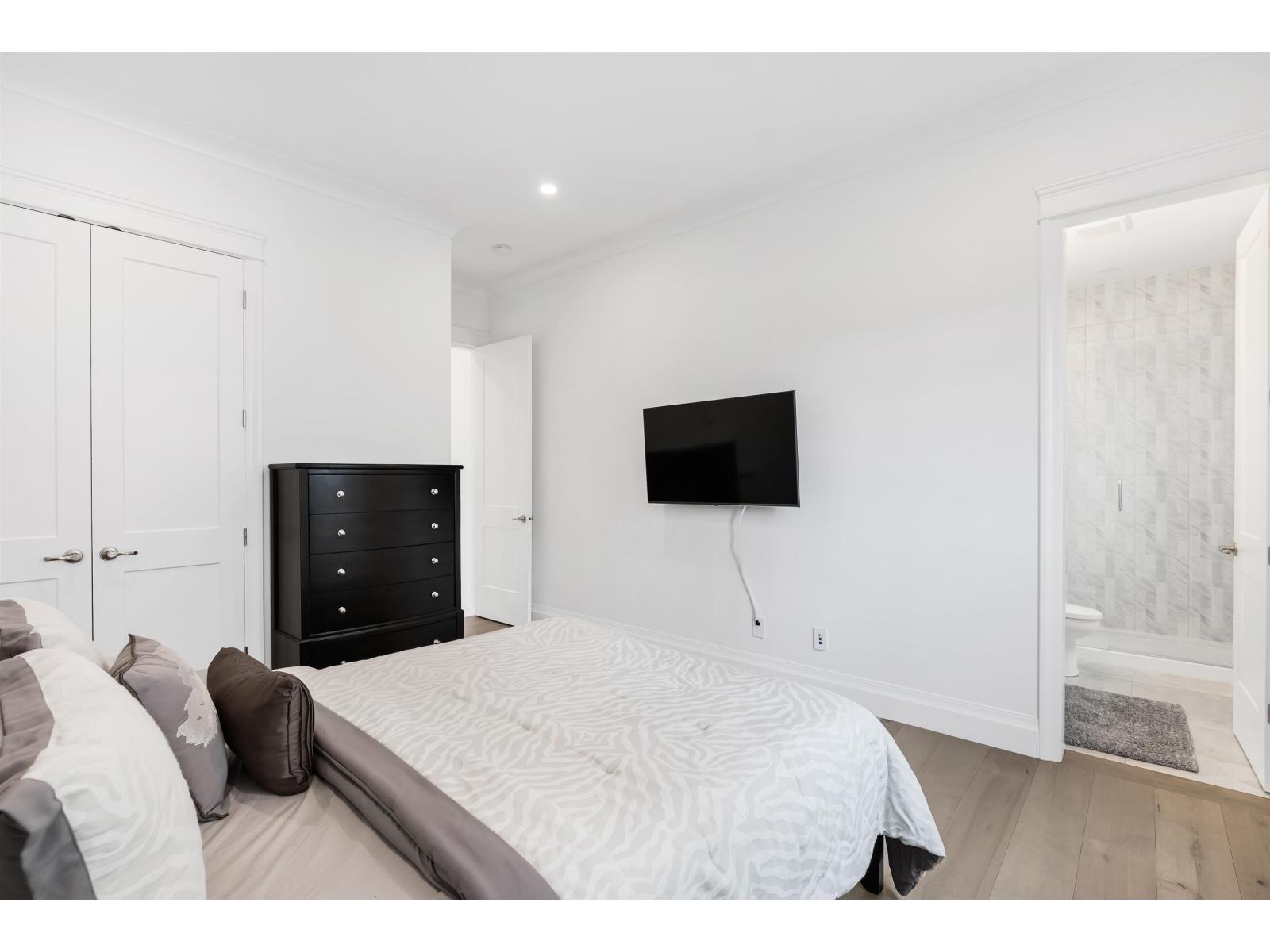 977 164 Street Property Photo 17