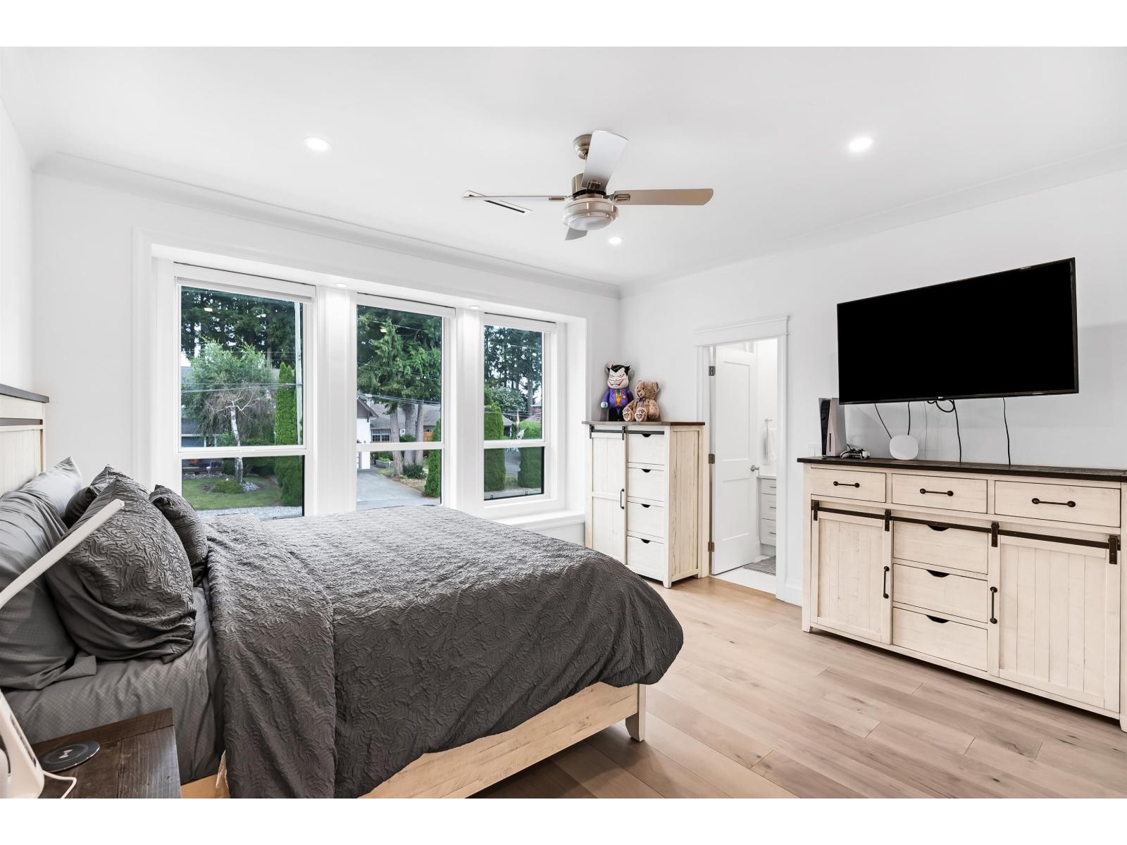 977 164 Street Property Photo 23