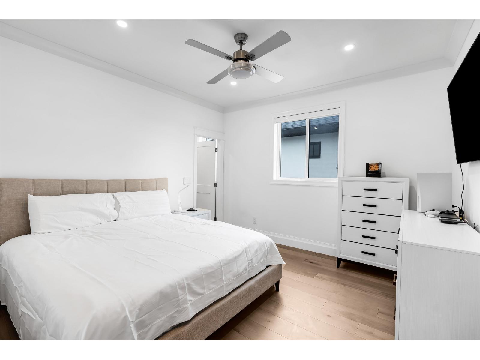 977 164 Street Property Photo 25