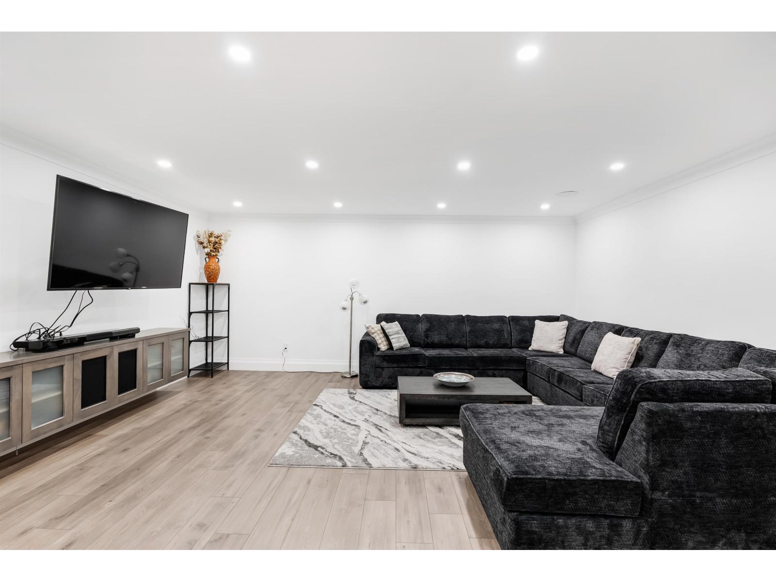 977 164 Street Property Photo 33
