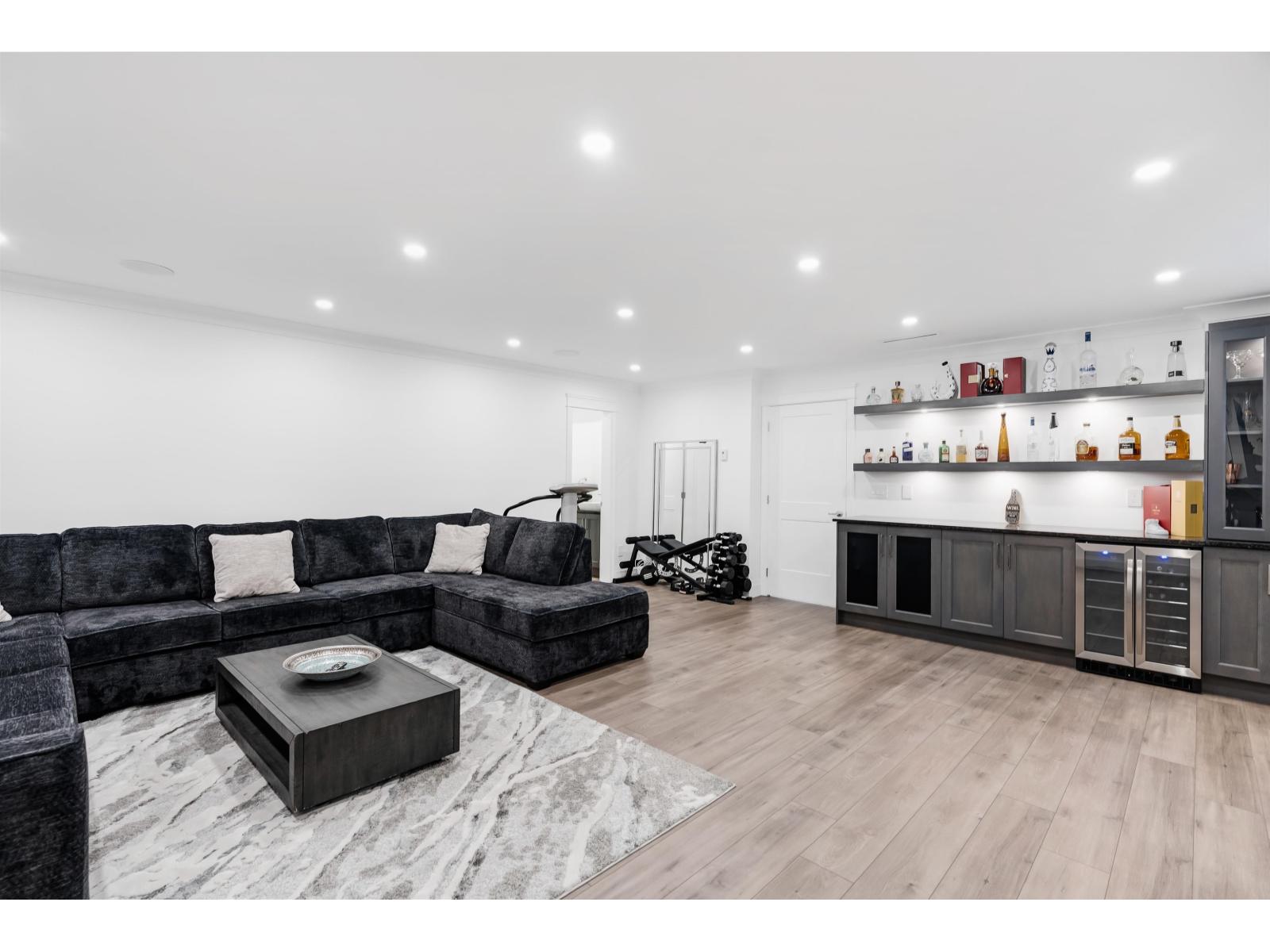 977 164 Street Property Photo 34