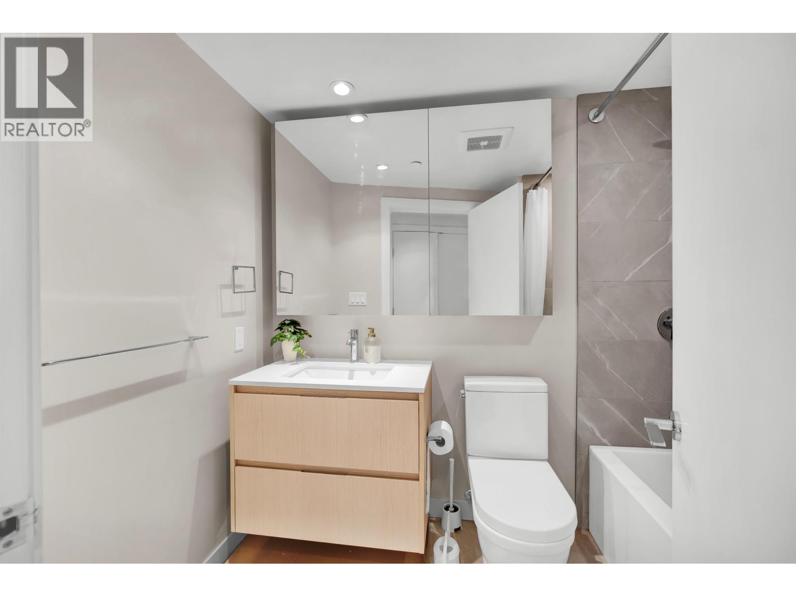 412 1500 Fern Street Property Photo 25