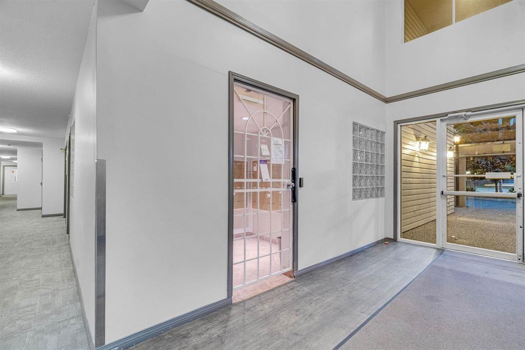 121 12101 80 Avenue Property Photo 2