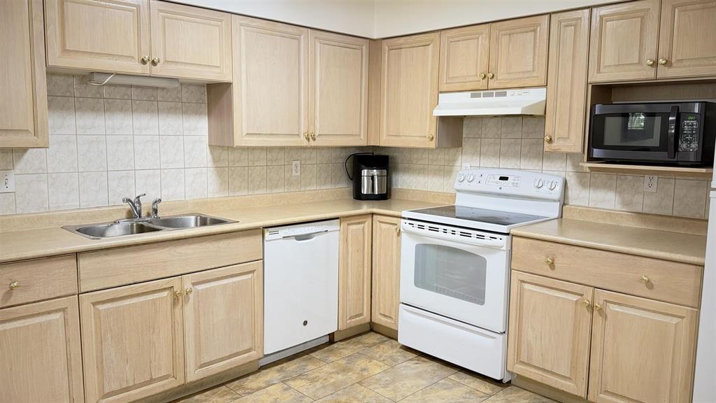 121 12101 80 Avenue Property Photo 23