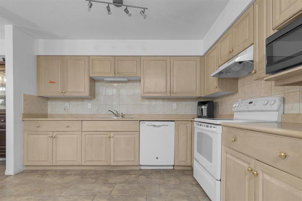 121 12101 80 Avenue Property Photo 30