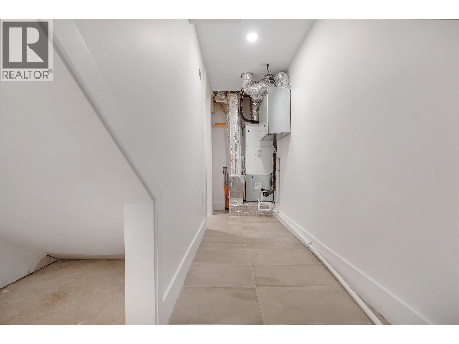 265 W 6th Street Property Photo 23