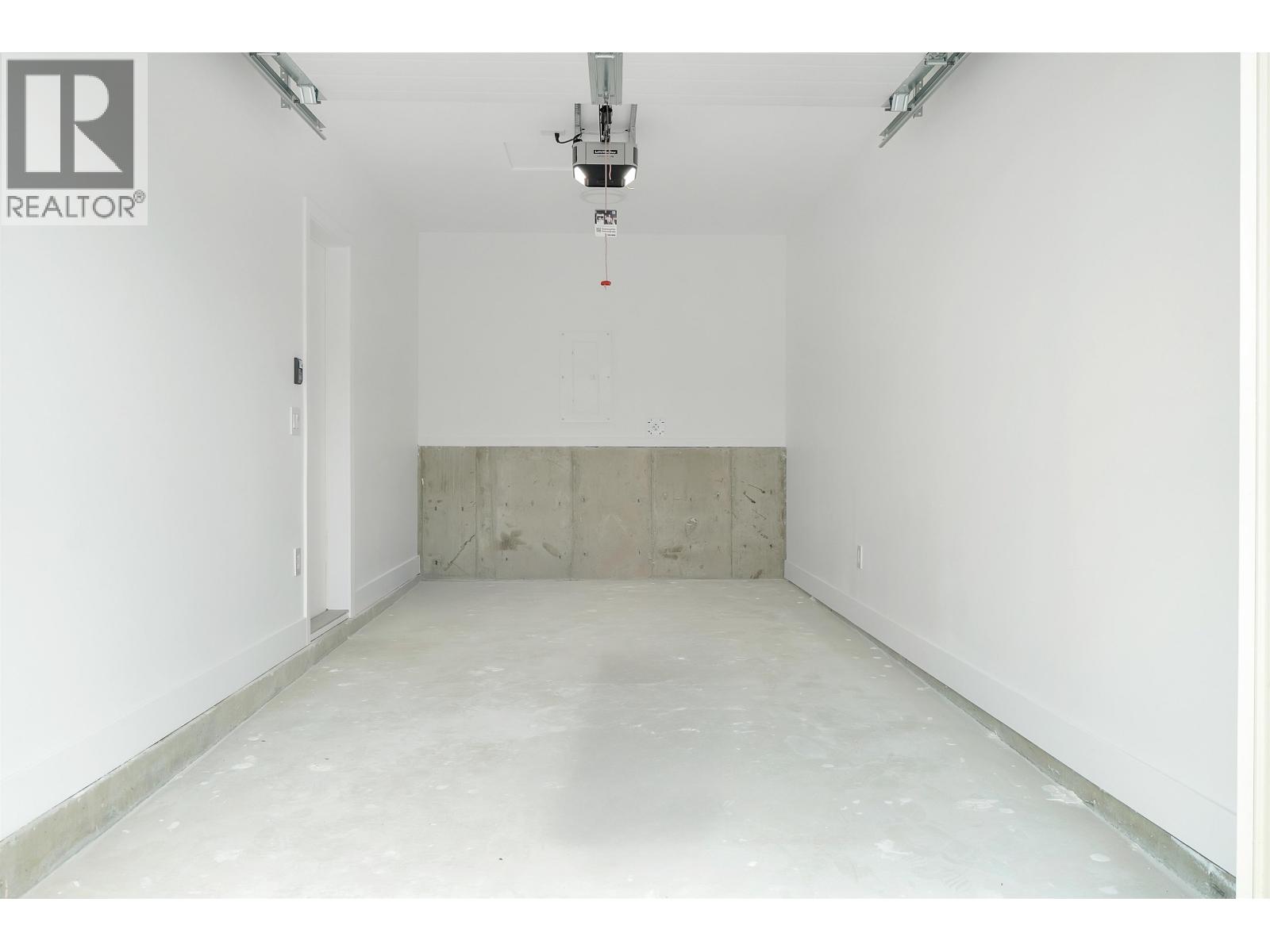 265 W 6th Street Property Photo 27