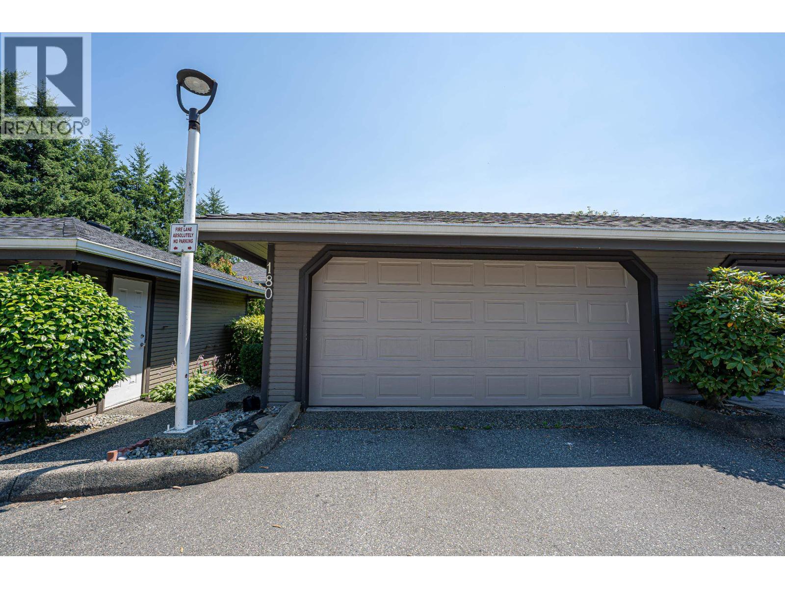 180 1140 Castle Crescent Property Photo 4