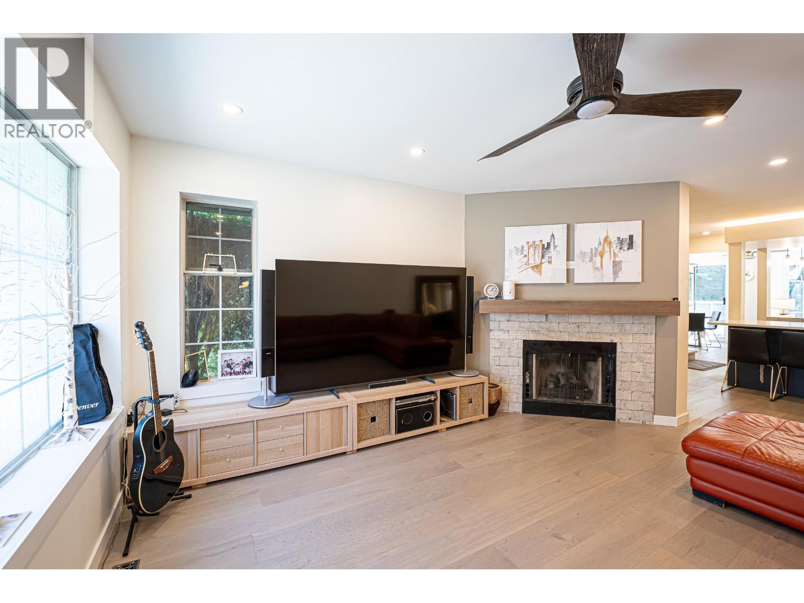 180 1140 Castle Crescent Property Photo 6