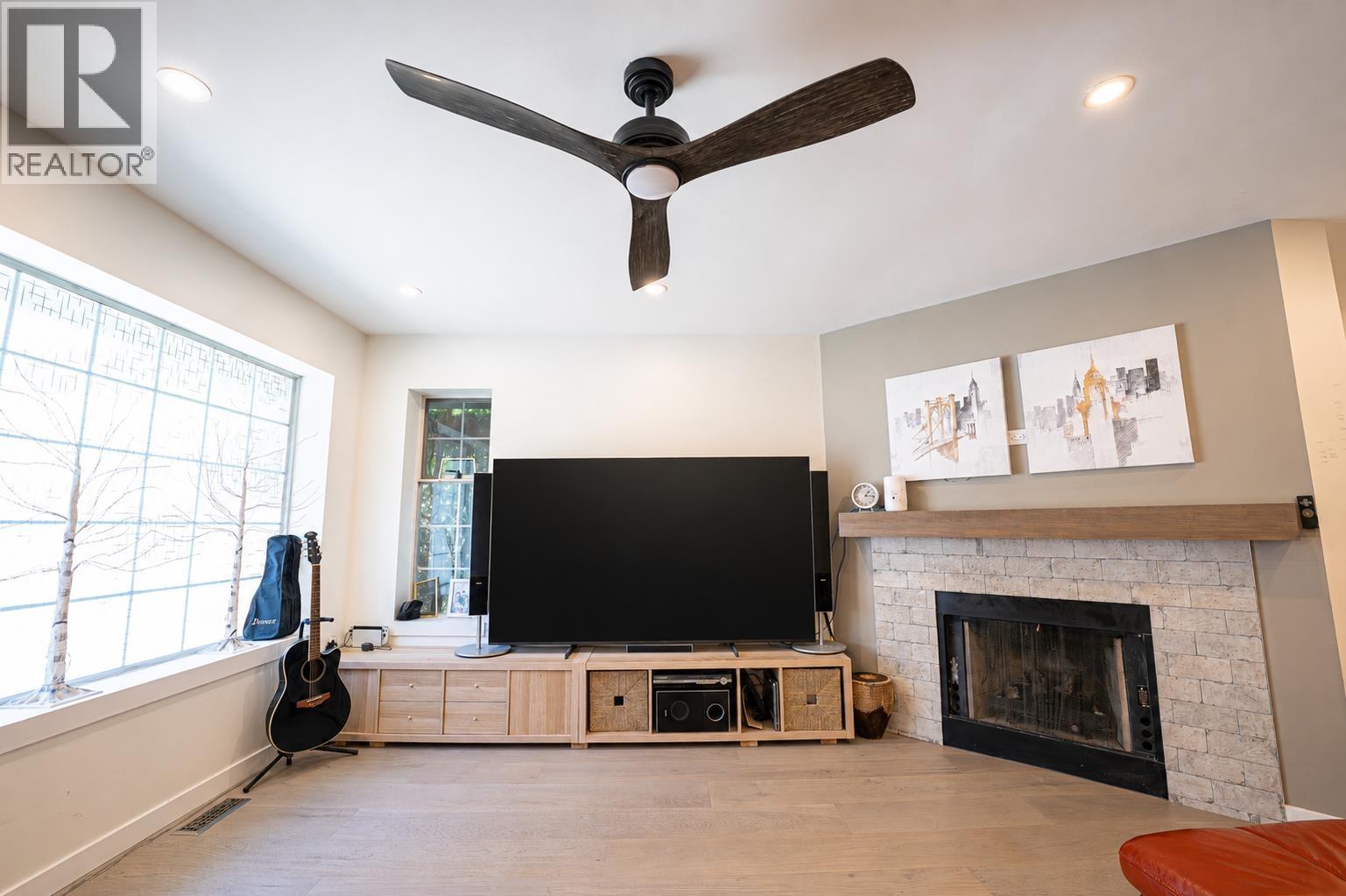 180 1140 Castle Crescent Property Photo 7