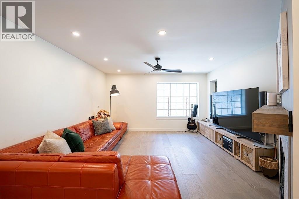 180 1140 Castle Crescent Property Photo 9