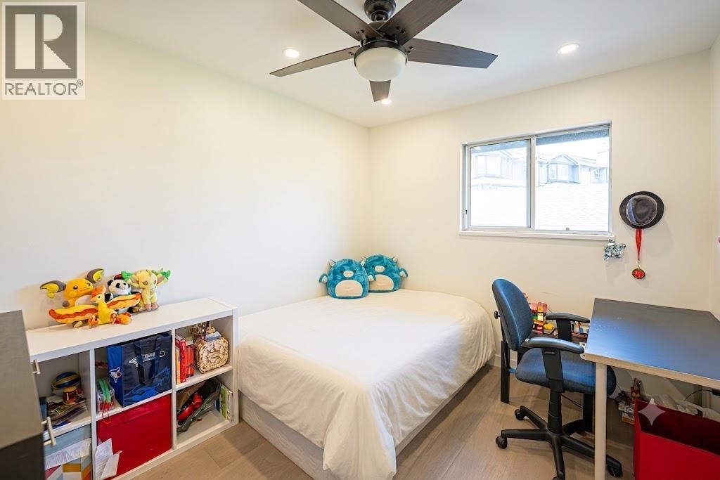 180 1140 Castle Crescent Property Photo 24